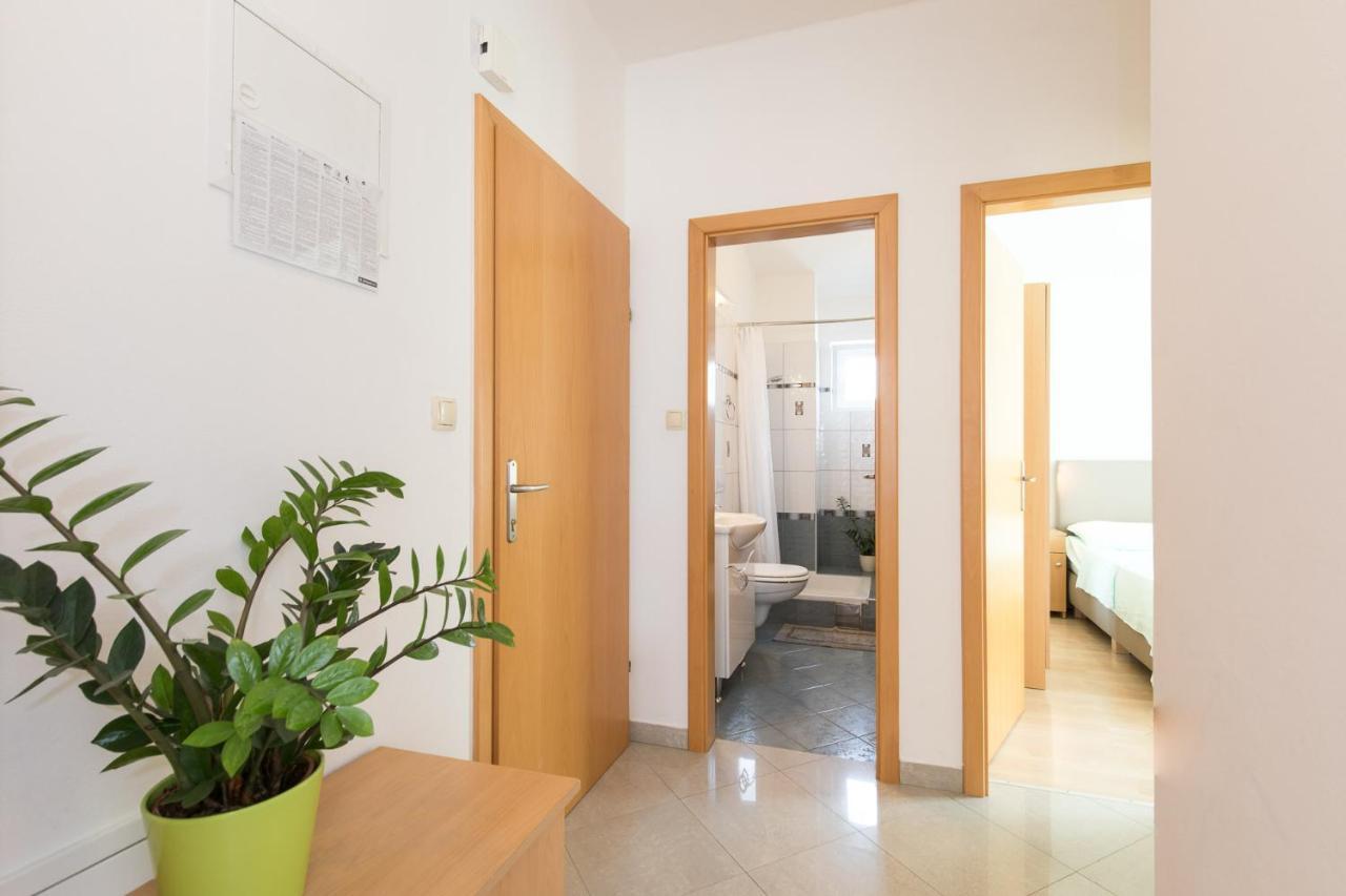 Apartment Cvijic Beige Punat Esterno foto