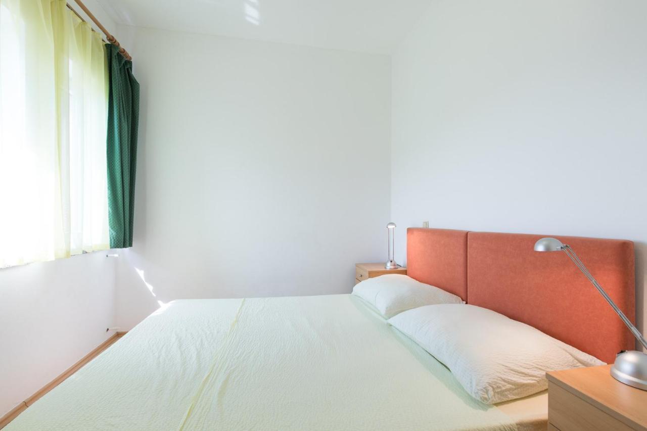 Apartment Cvijic Beige Punat Esterno foto