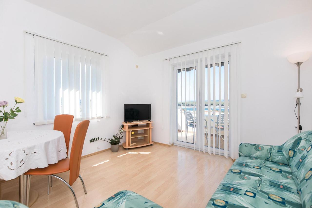 Apartment Cvijic Beige Punat Esterno foto